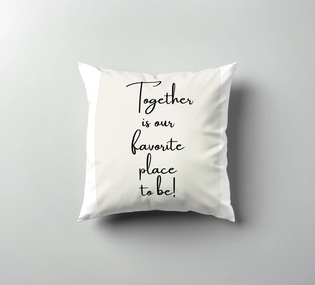 Ensemble, c'est notre lieu de prédilection coussin de ArtDesign by KBK