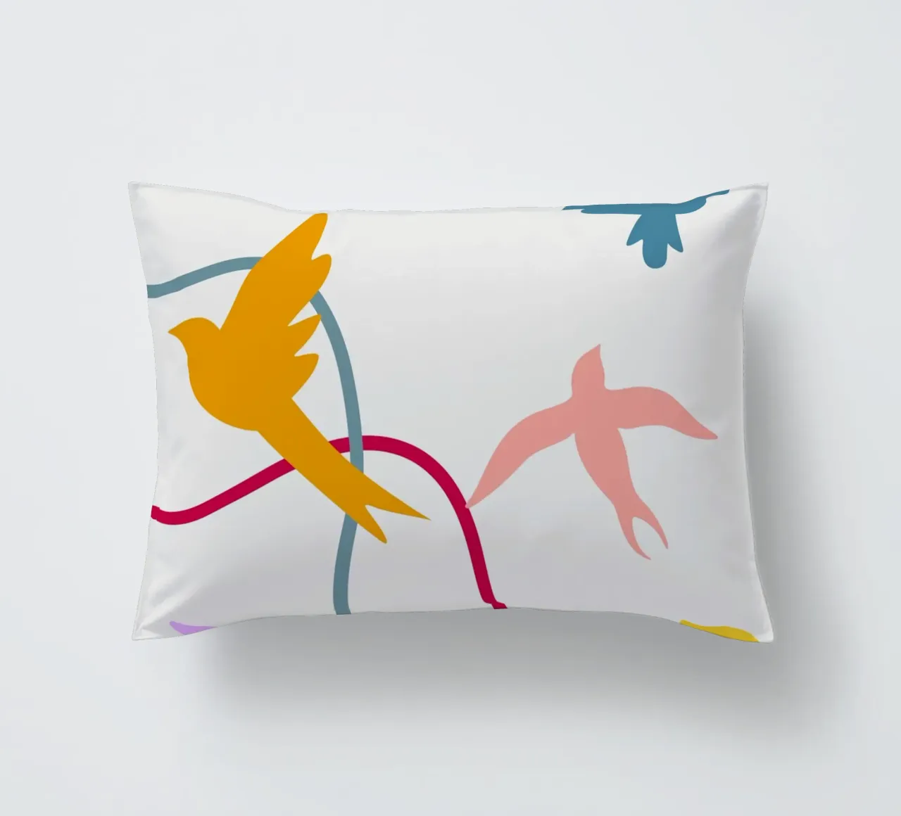 Colorful birds in flight cuscino da LisaArtes