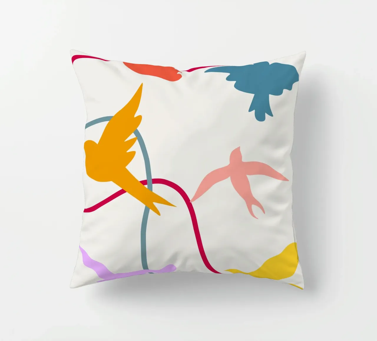 Colorful birds in flight cuscino da LisaArtes