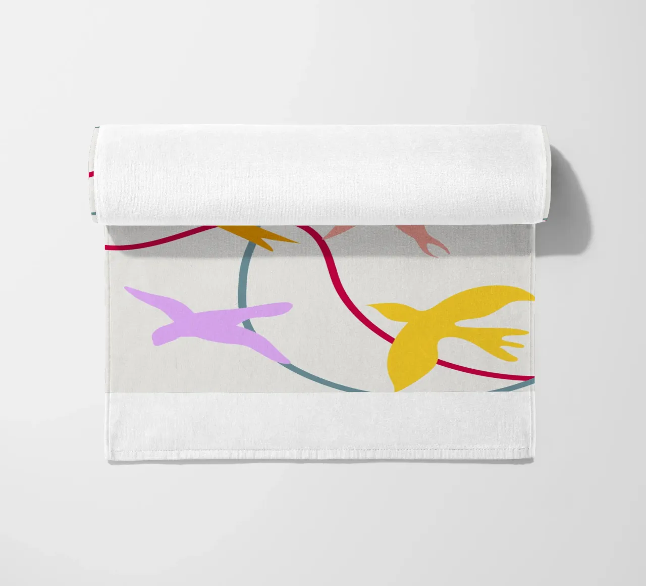 Colorful birds in flight telo mare da LisaArtes