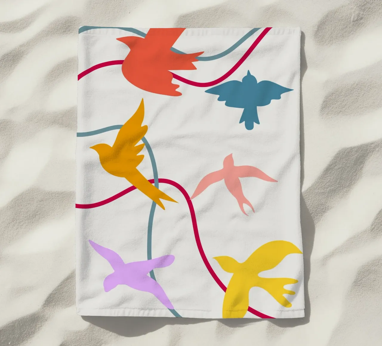 Colorful birds in flight telo mare da LisaArtes