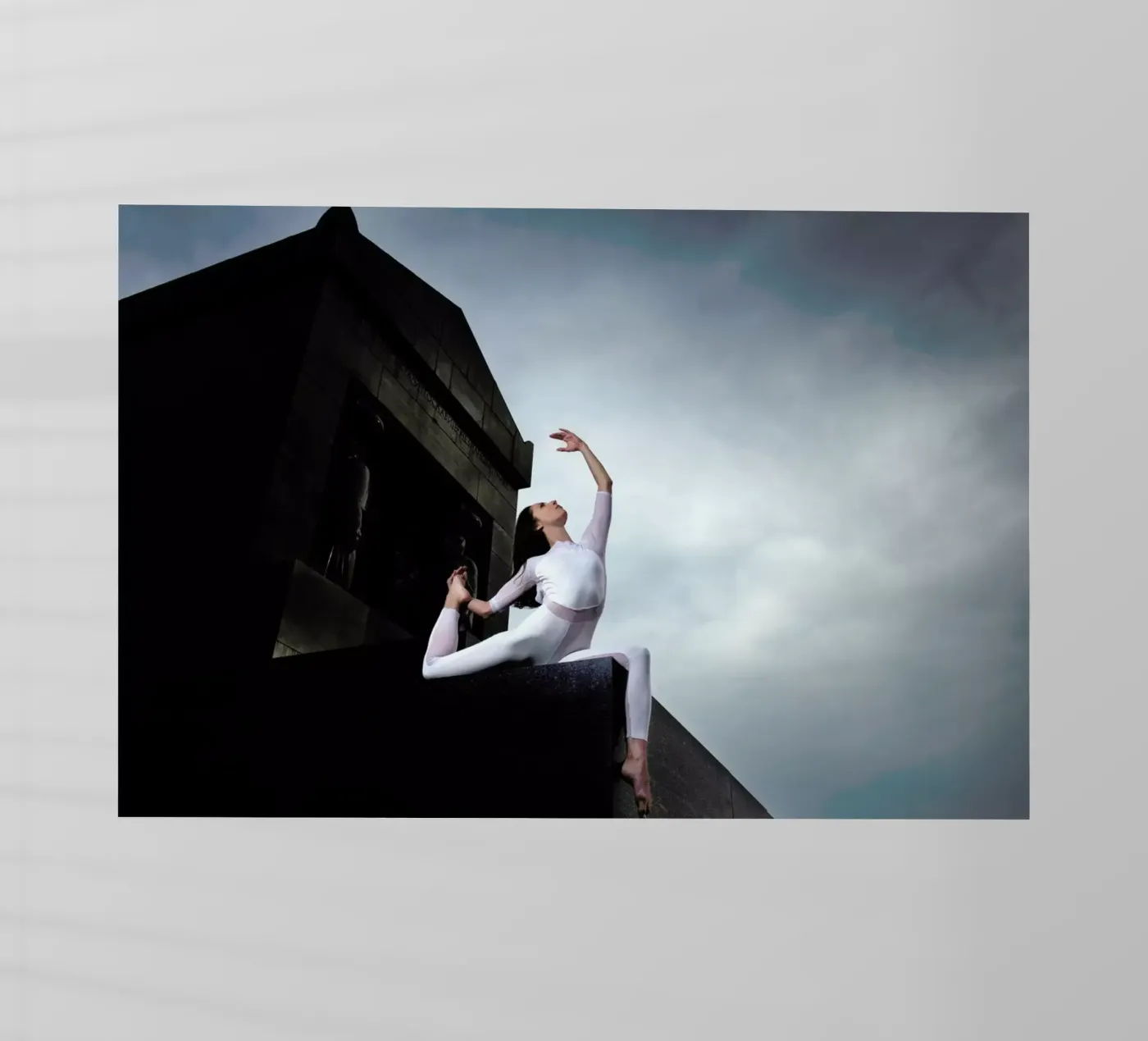 Belgrade #1 pellicola backlit da The Urban Yoga