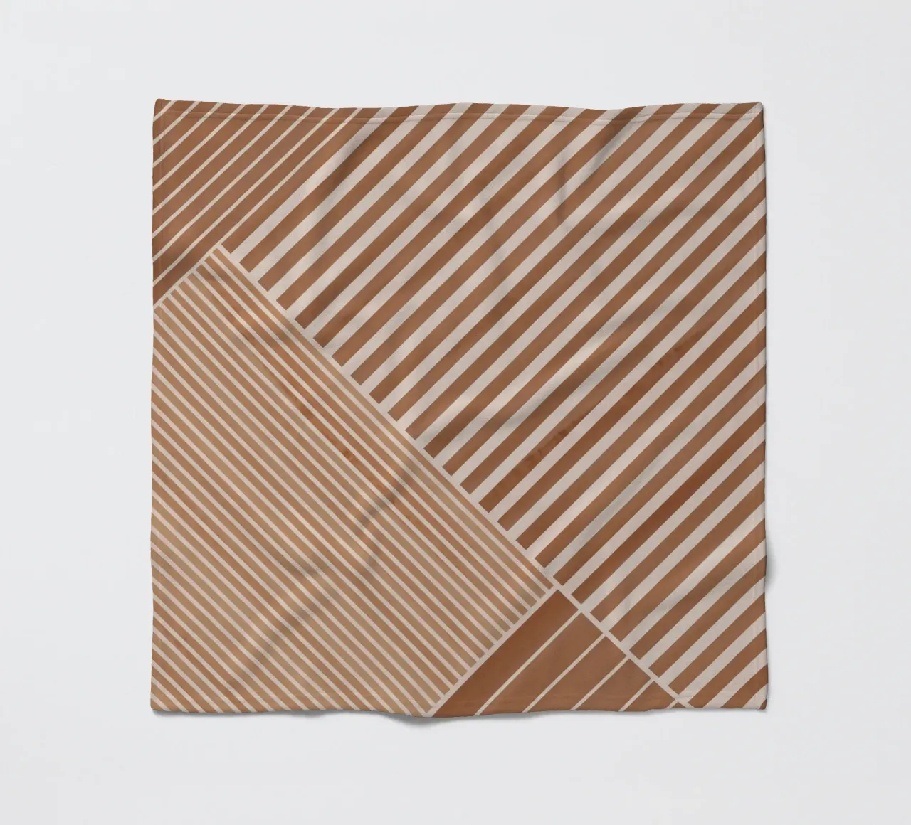 Geometrisches Muster mit diagonalen Linien Fleecedecke von Melloi Art Print