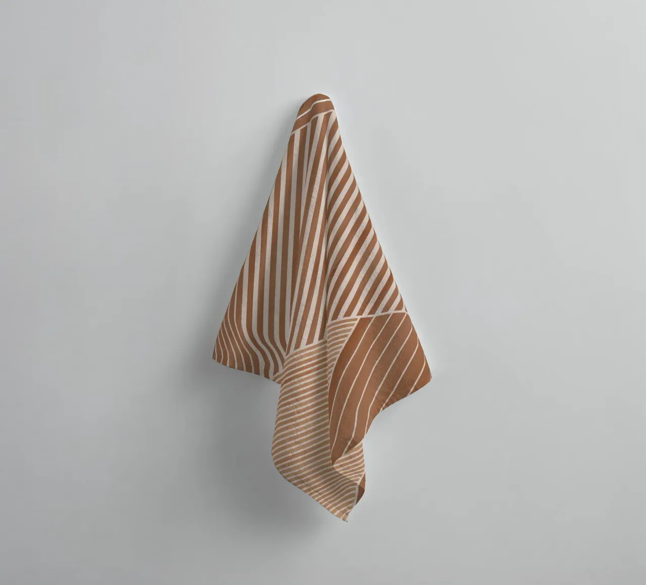 Geometrisches Muster mit diagonalen Linien Handtuch von Melloi Art Print