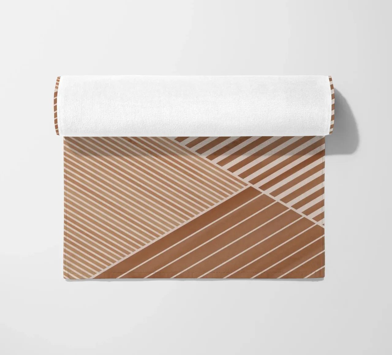 Geometrisches Muster mit diagonalen Linien Strandtuch von Melloi Art Print