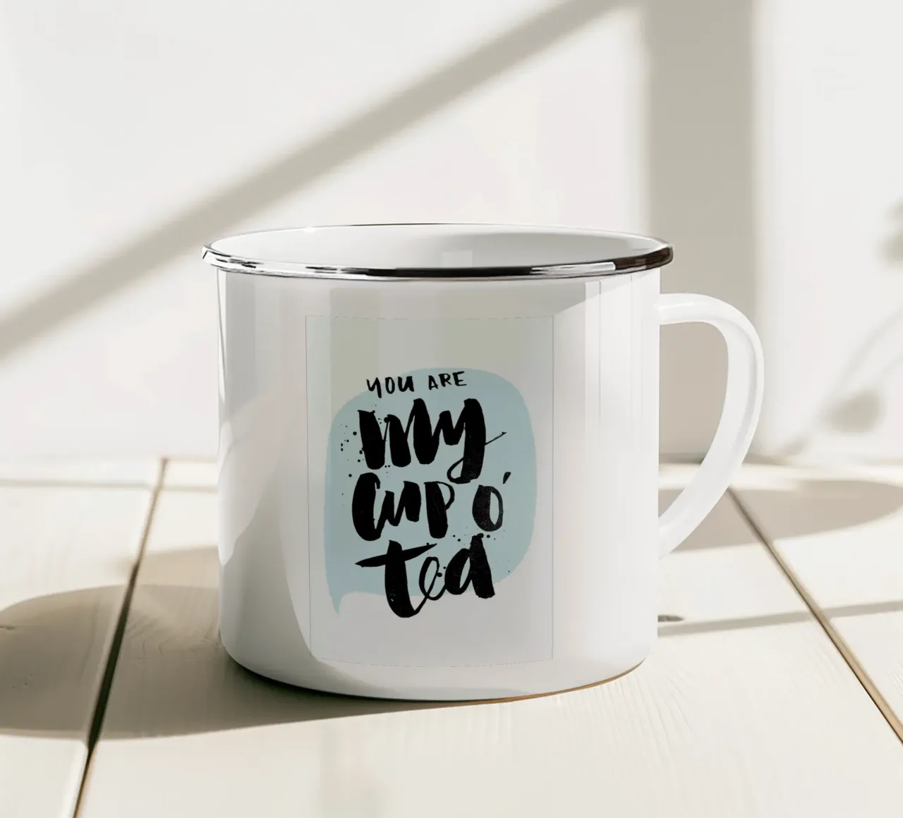 Cup O Tea tazza in smalto da Matthew Taylor Wilson