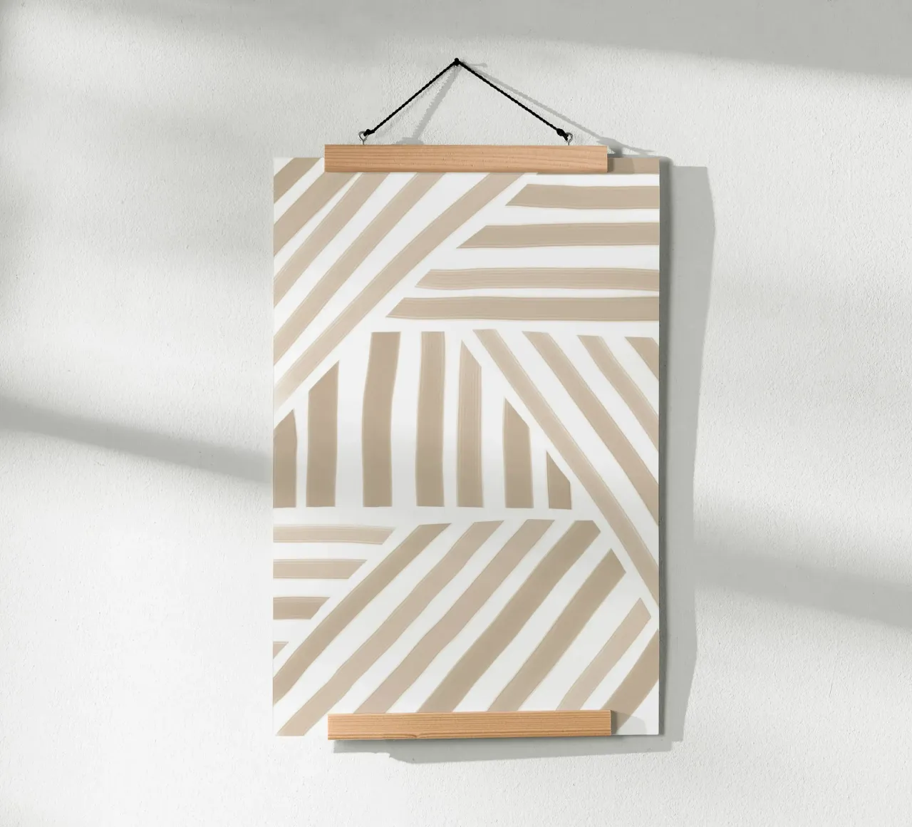 Abstraktes geometrisches Streifenmuster in Beige und Weiß Poster mit Kunststoffrahmen von Melloi Art Print