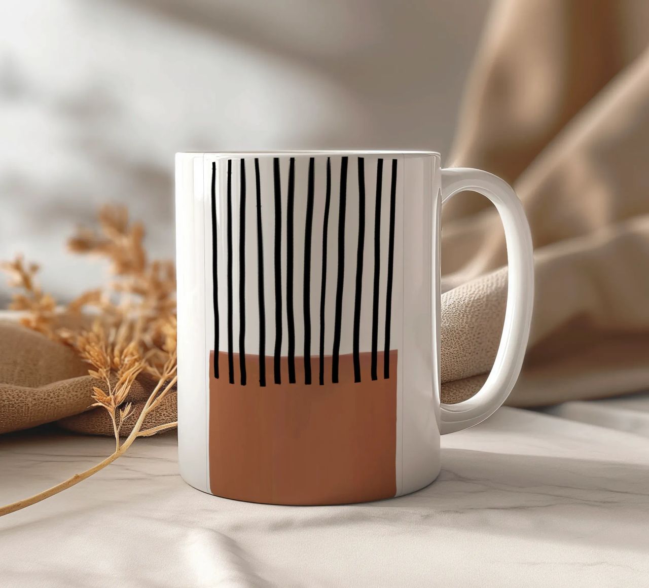 Linee verticali astratte e design rettangolare marrone tazza in ceramica da Melloi Art Print
