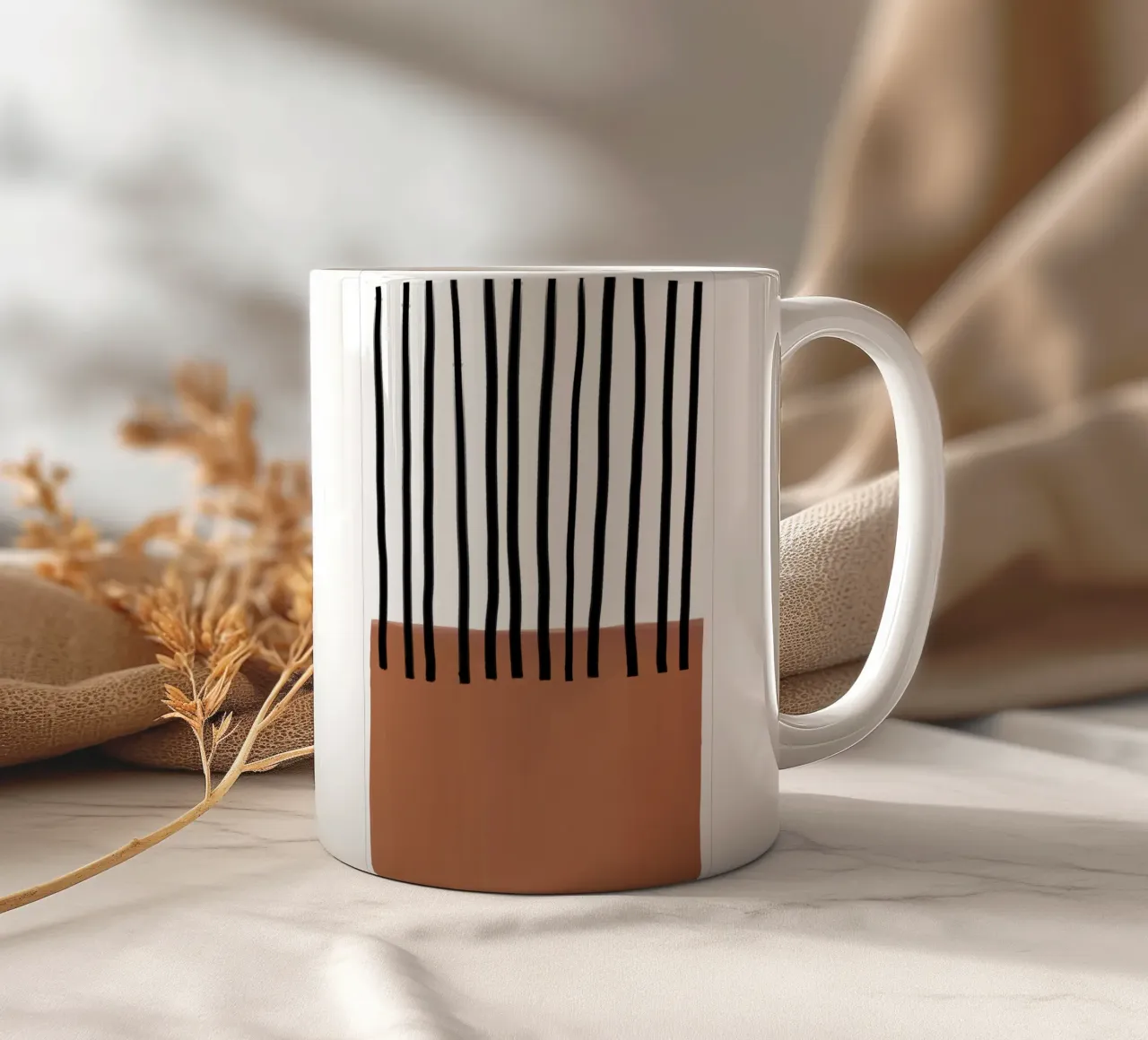 Abstrakte vertikale Linien und braunes rechteckiges Design Keramik Tasse von Melloi Art Print