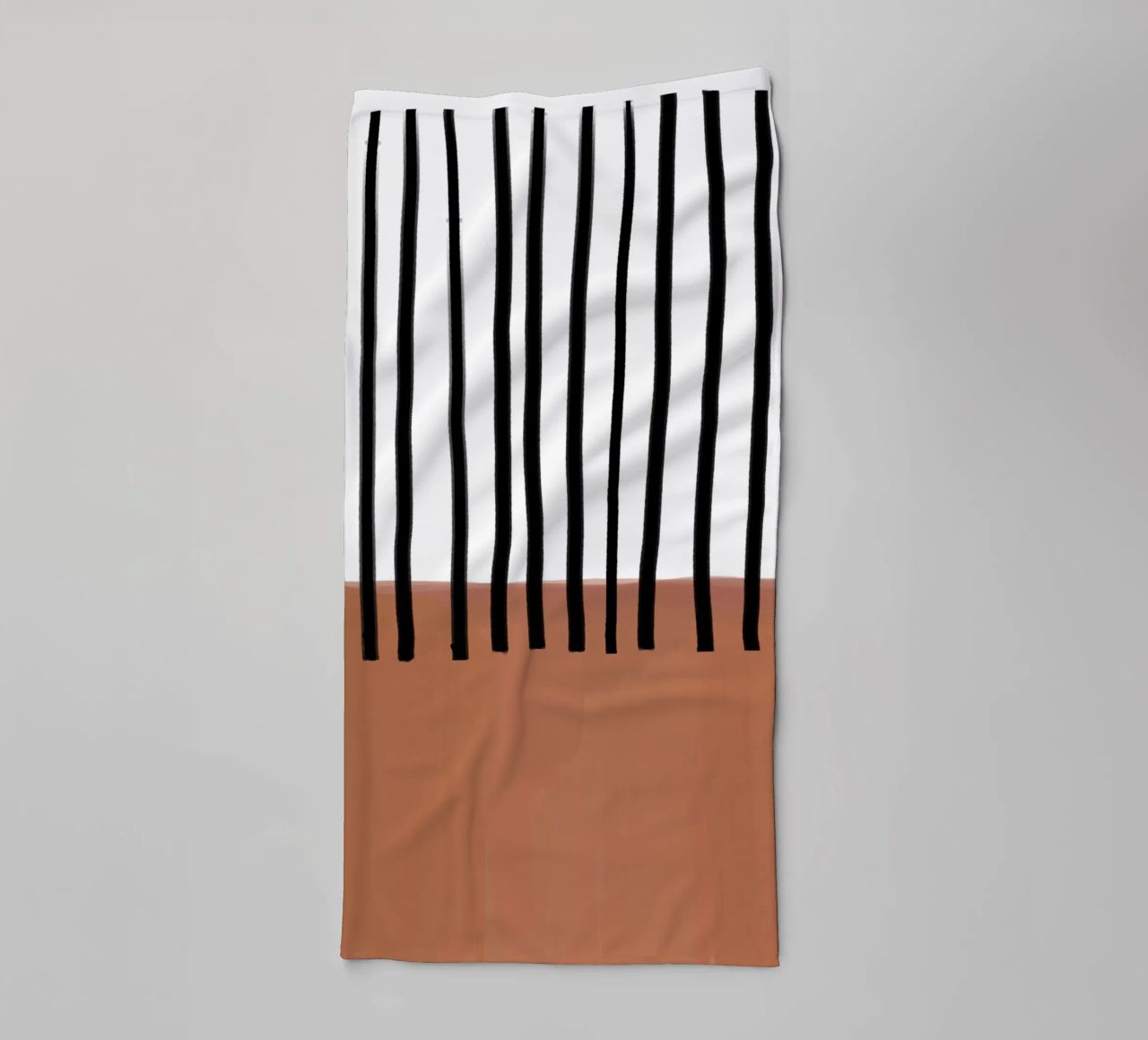 Linee verticali astratte e design rettangolare marrone asciugamano da bagno da Melloi Art Print