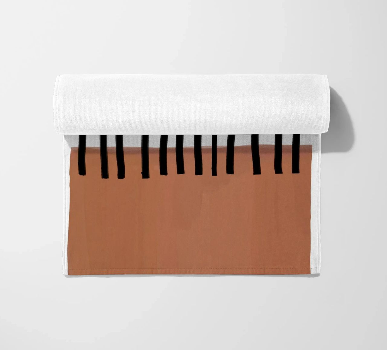 Linee verticali astratte e design rettangolare marrone telo mare da Melloi Art Print