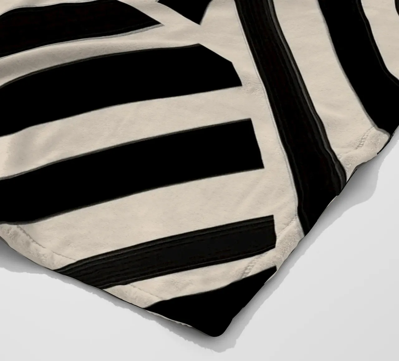 Motivo geometrico a righe bianche e nere coperta in pile da Melloi Art Print
