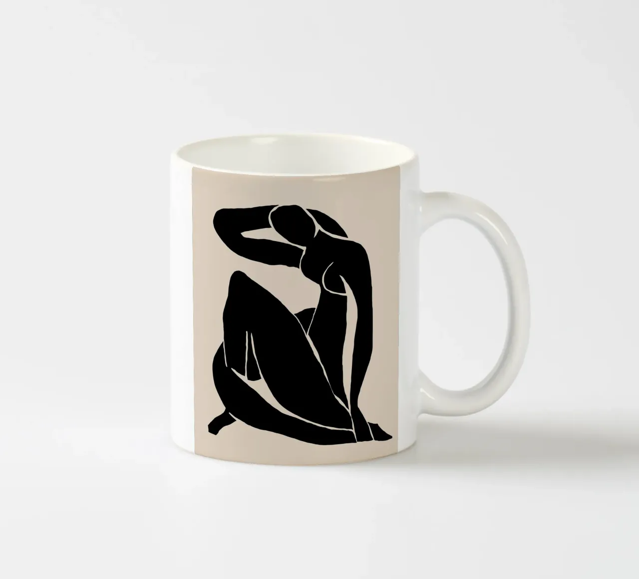 Silhouette di donna in posa rilassata tazza in ceramica da Melloi Art Print