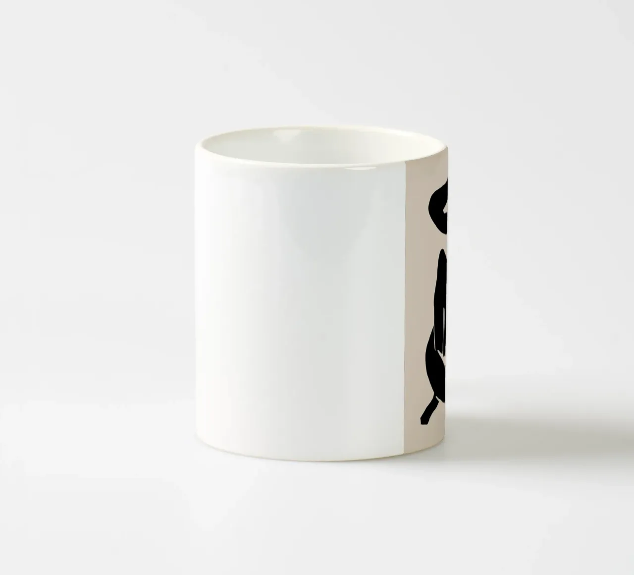 Silhouette di donna in posa rilassata tazza in ceramica da Melloi Art Print