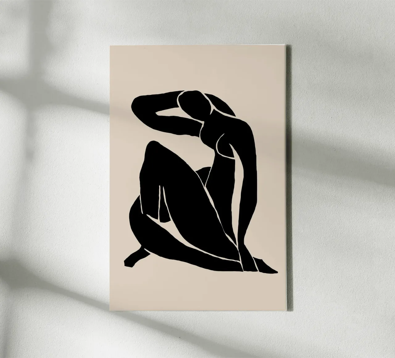 Silhouette di donna in posa rilassata tela con Cornice a cassetta da Melloi Art Print