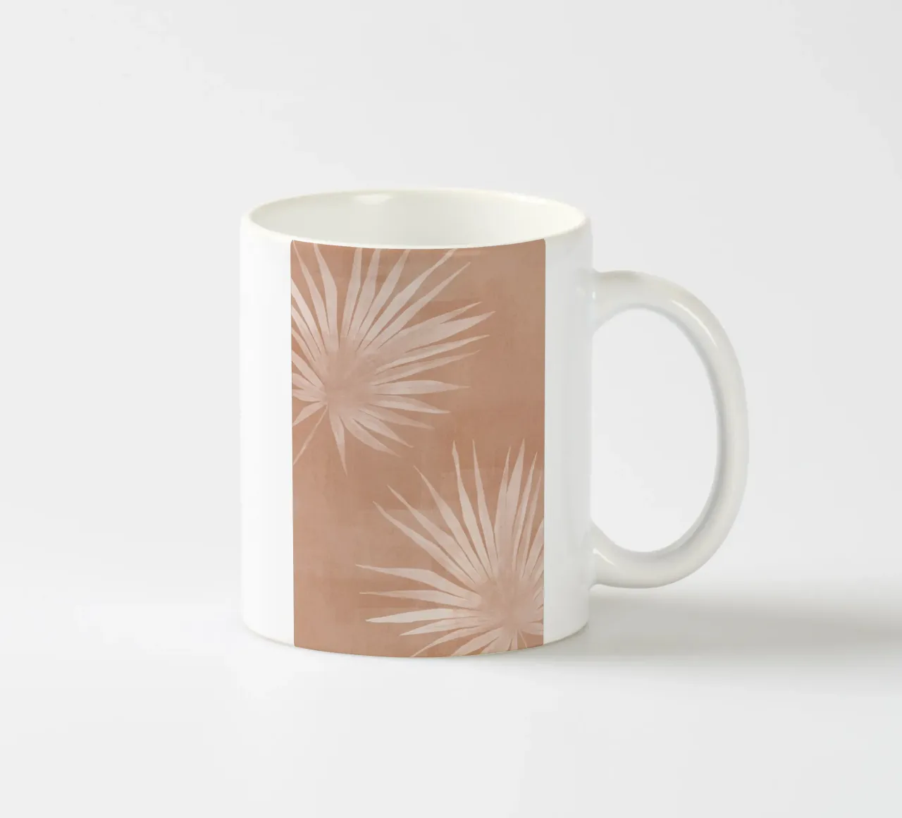 Foglie di palma bianche su terracotta tazza in ceramica da Melloi Art Print