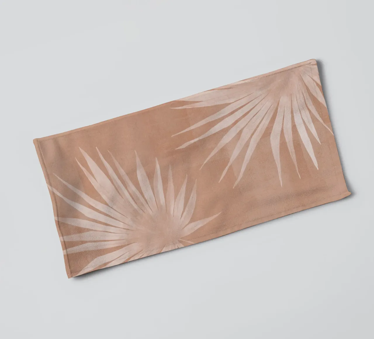 Foglie di palma bianche su terracotta asciugamano da bagno da Melloi Art Print
