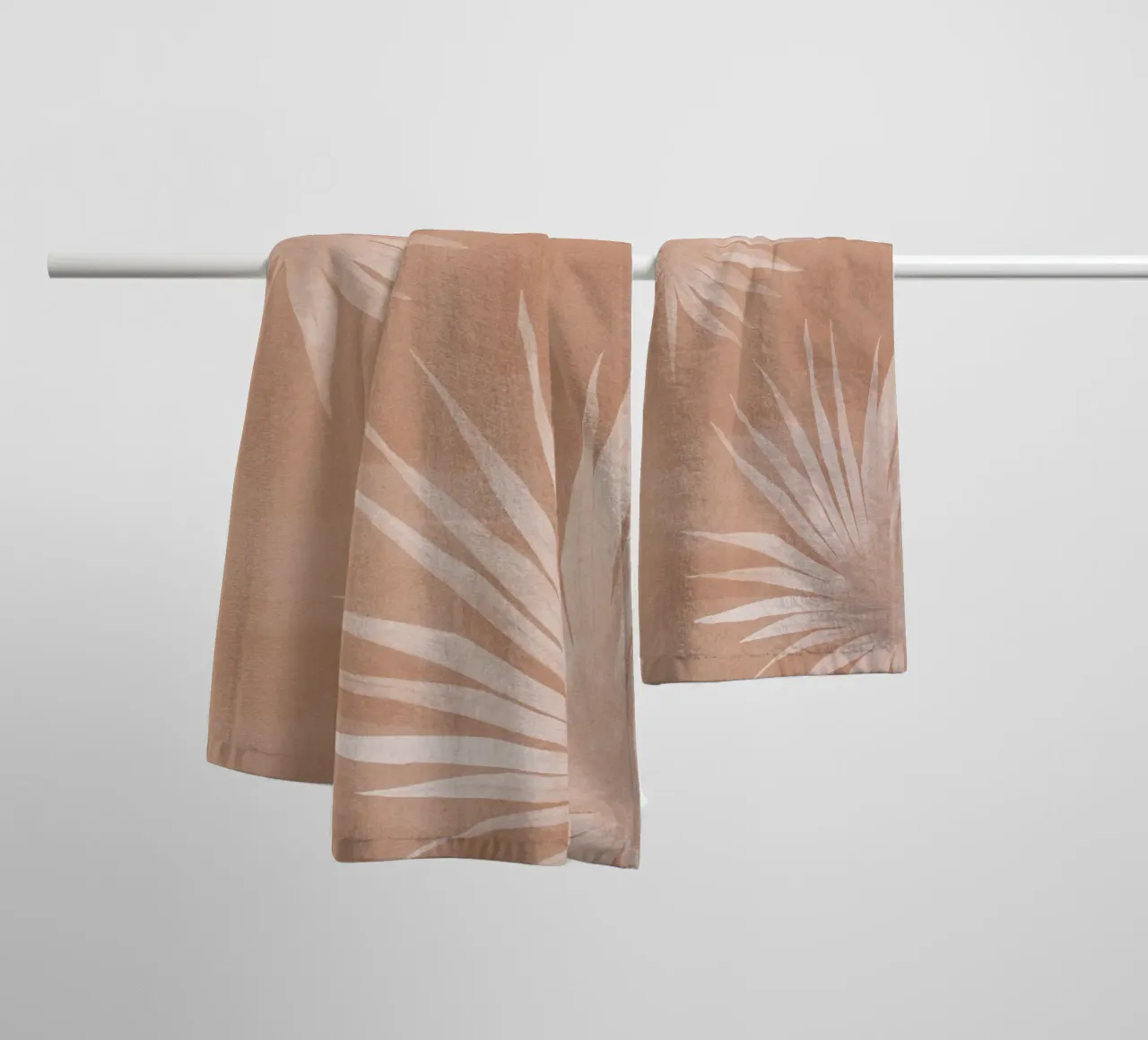 Foglie di palma bianche su terracotta asciugamano da bagno da Melloi Art Print