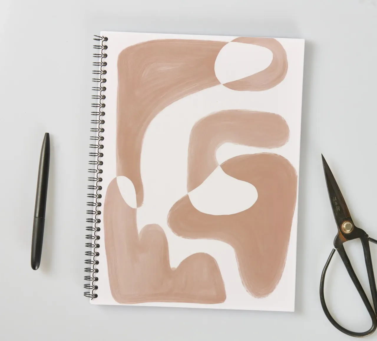 Forme astratte curve di colore marrone diario ad anelli da Melloi Art Print