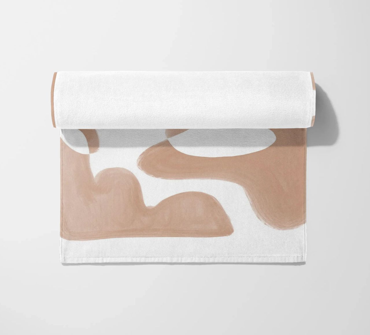 Forme astratte curve di colore marrone telo mare da Melloi Art Print