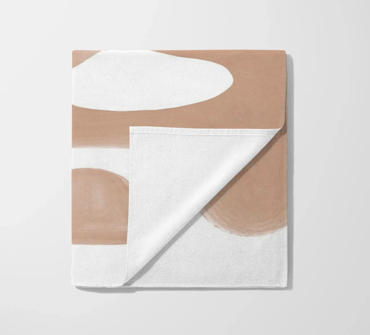 Forme astratte curve di colore marrone telo mare da Melloi Art Print