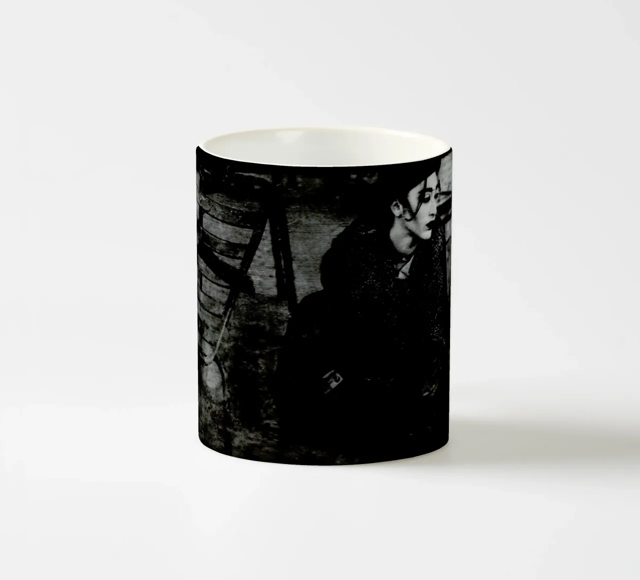 Insecure tazza in ceramica da Sophie Etchart