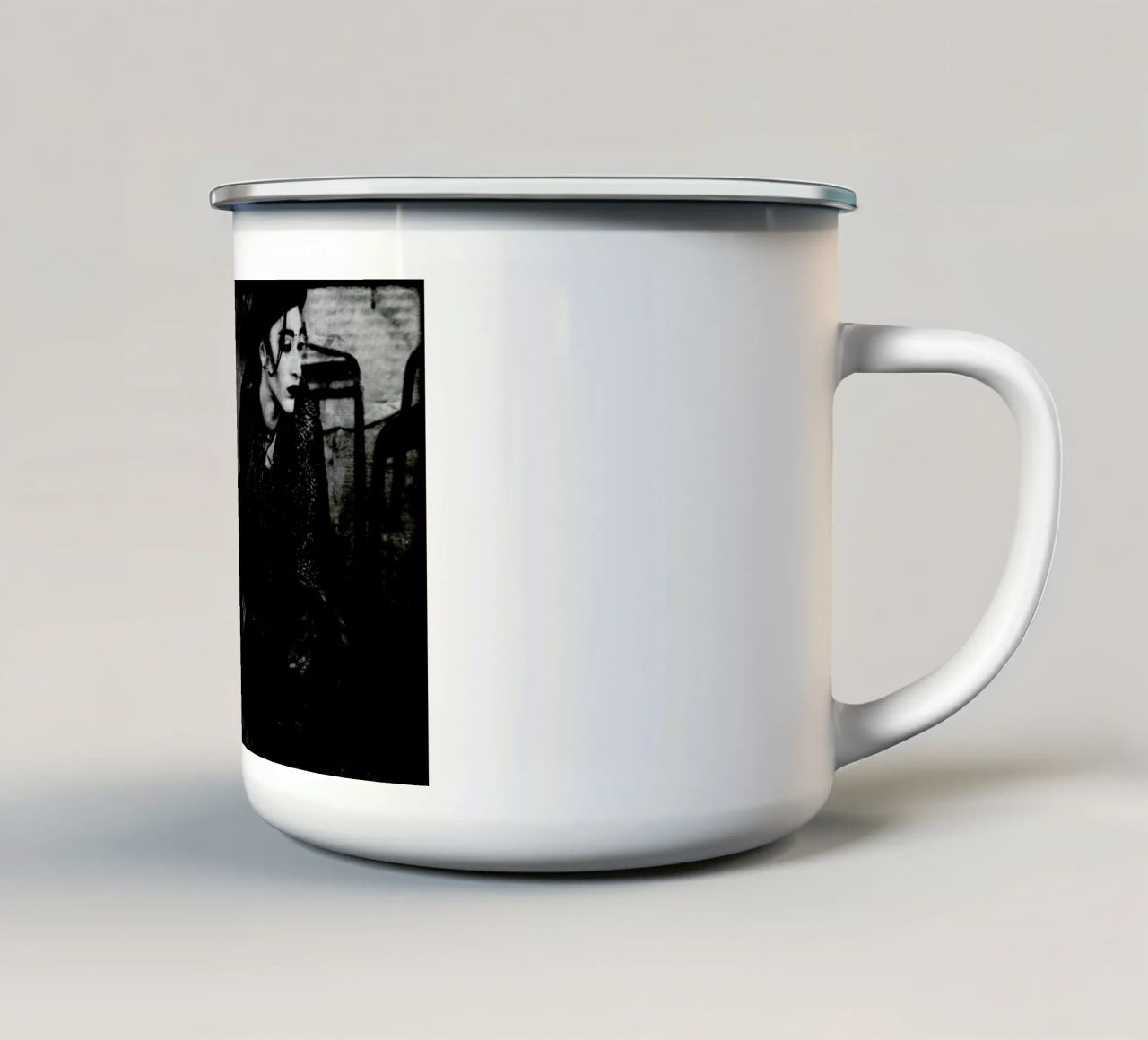 Insecure tazza in smalto da Sophie Etchart