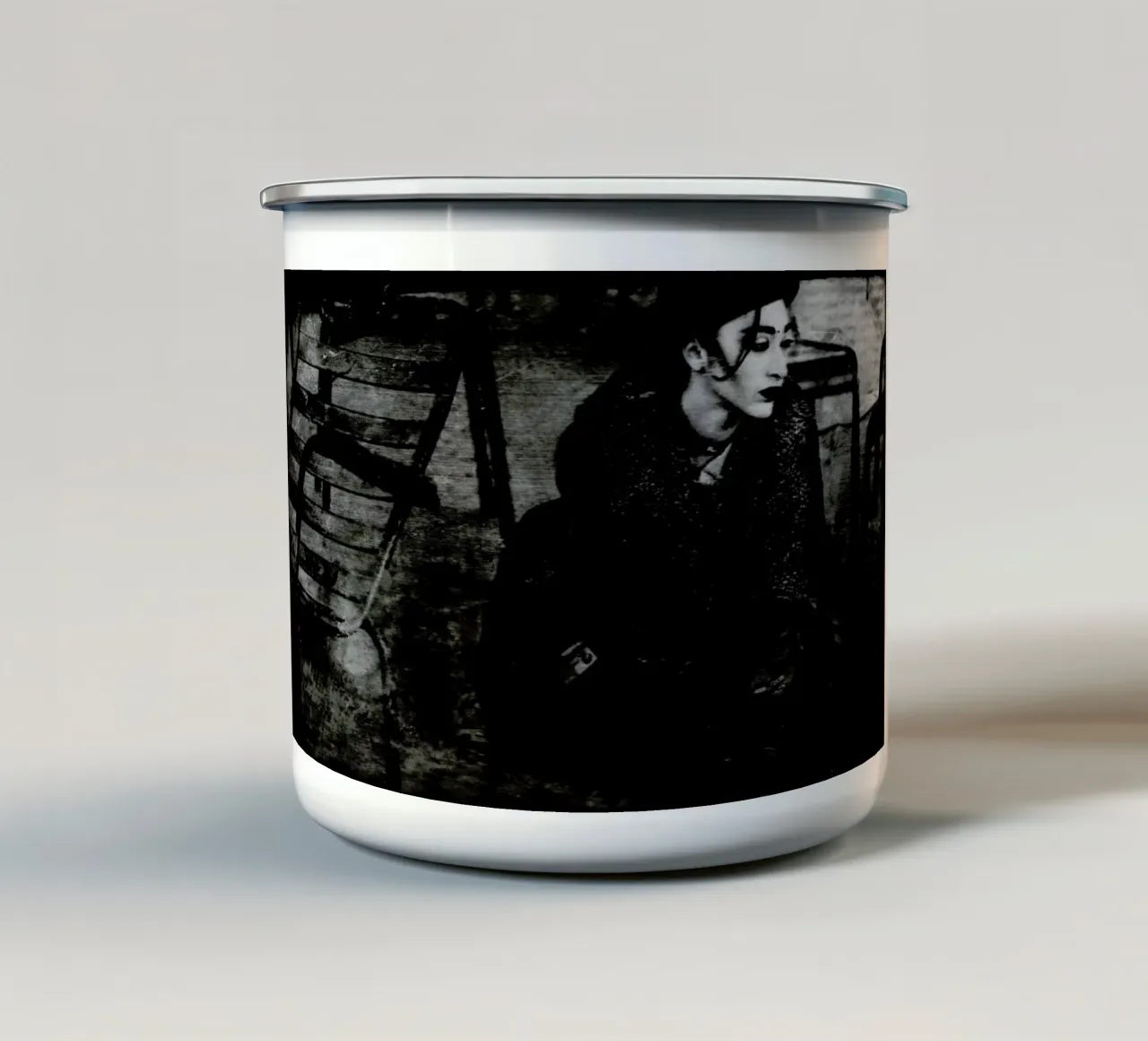 Insecure mug en émail de Sophie Etchart