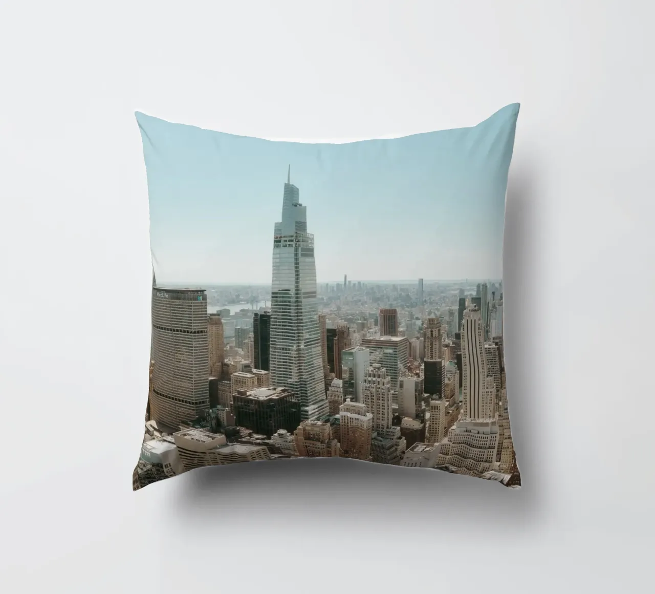 Manhattan Skyline View cuscino da thetraveller