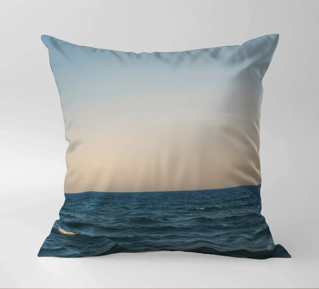Mare calmo in Danimarca cuscino da thetraveller