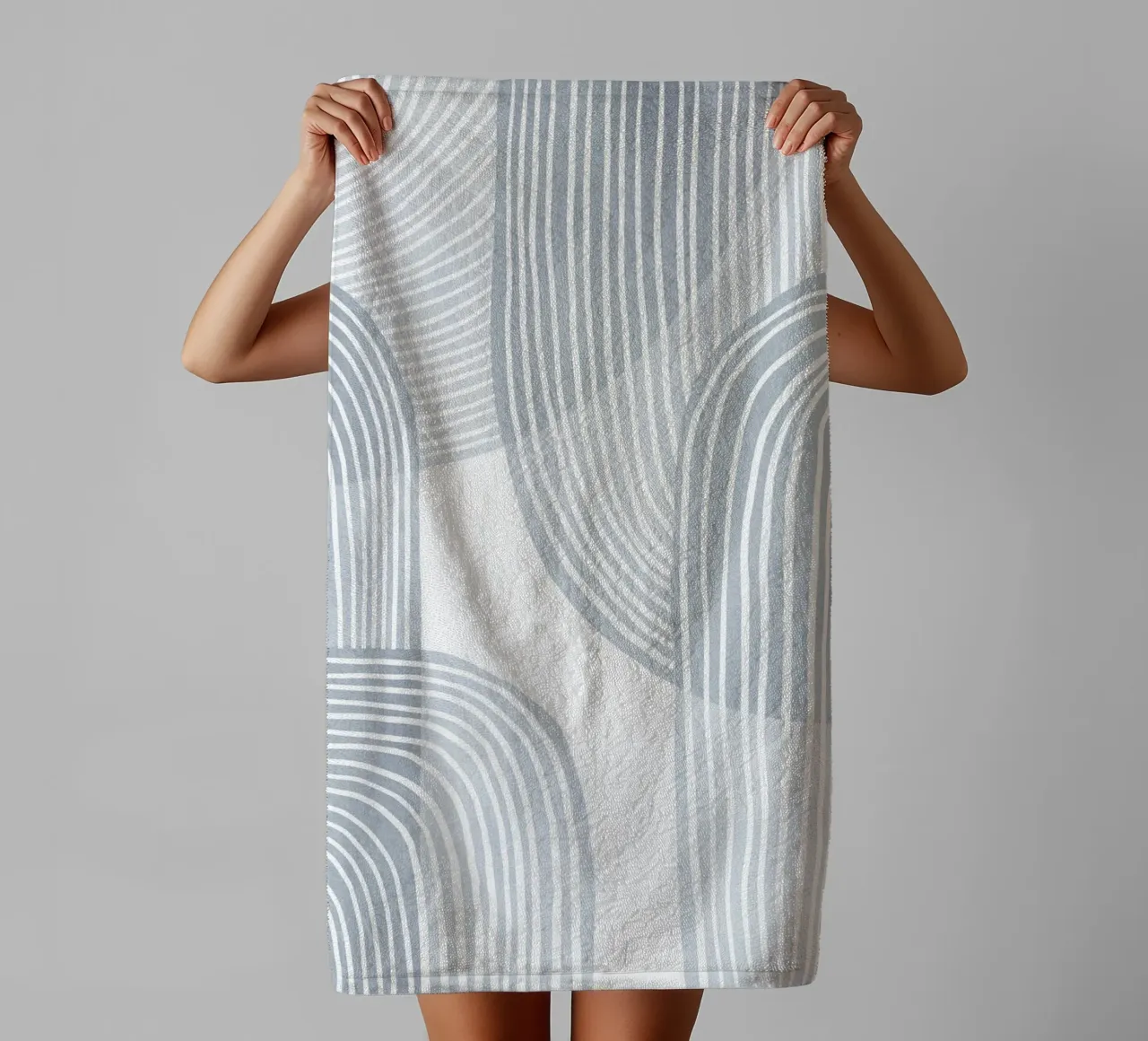 Linee monocromatiche minimaliste asciugamano da bagno da Melloi Art Print