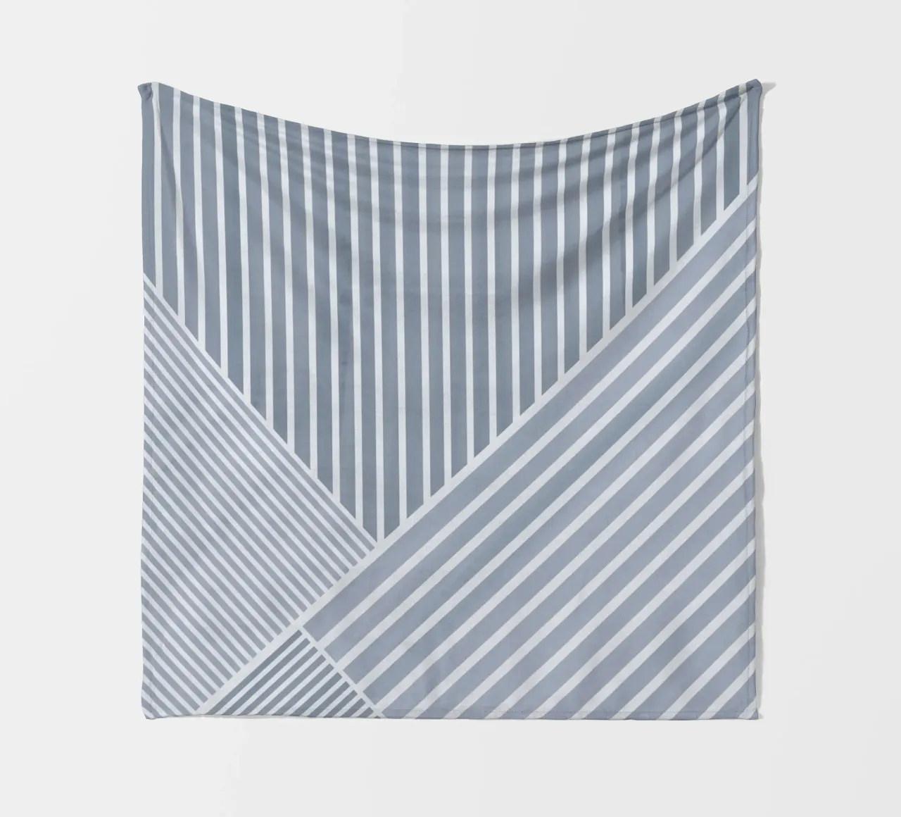 Geometrico a righe bianche e azzurre coperta in pile da Melloi Art Print