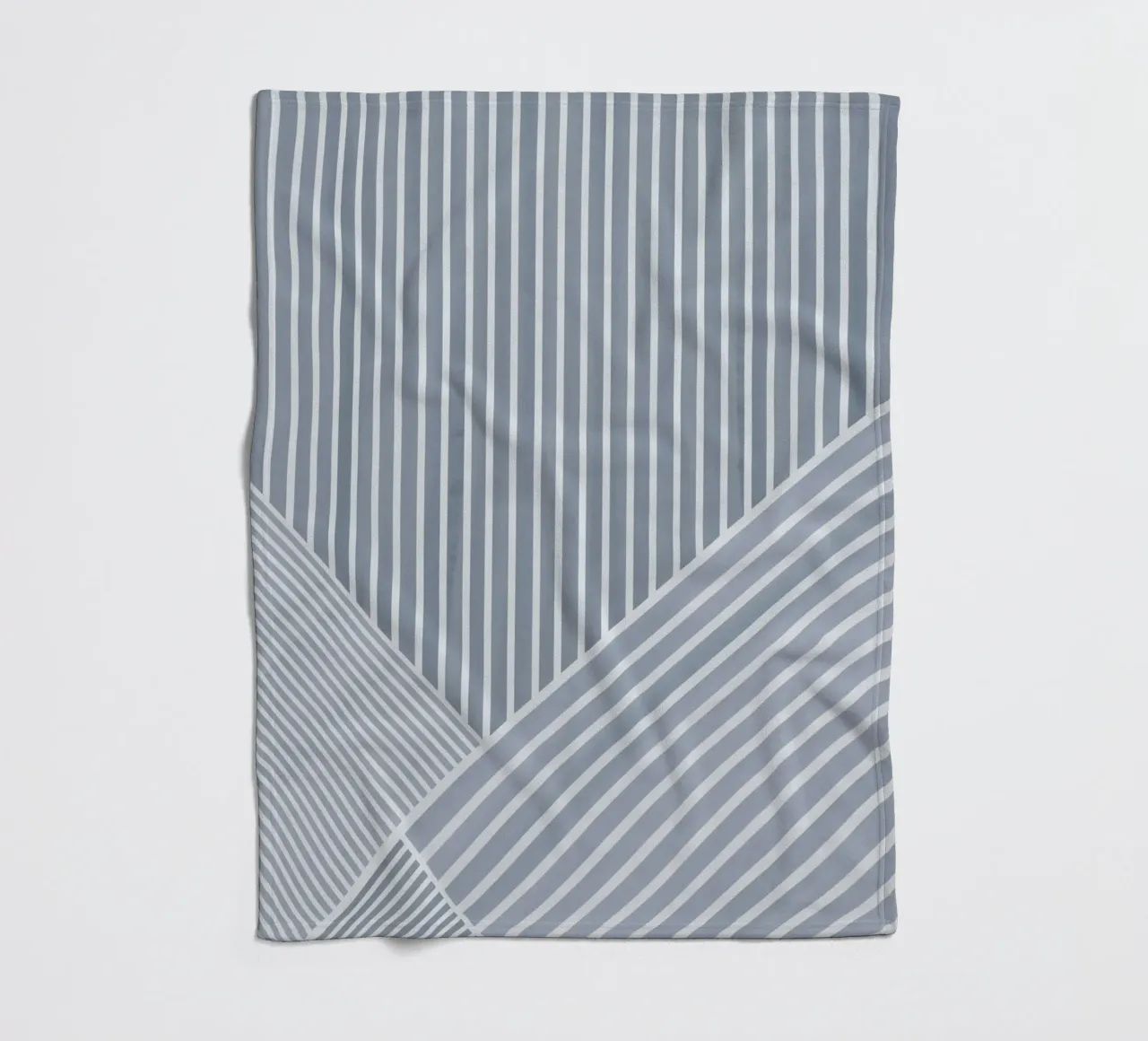 Geometrico a righe bianche e azzurre coperta in pile da Melloi Art Print