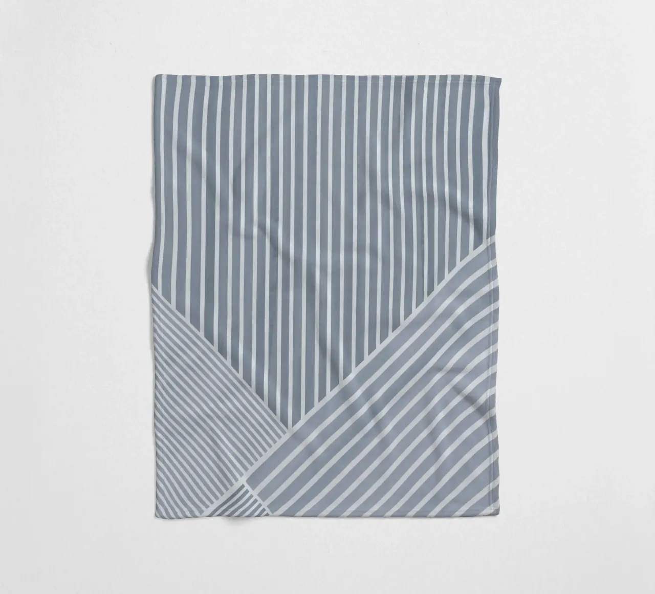 Geometrico a righe bianche e azzurre coperta in pile da Melloi Art Print