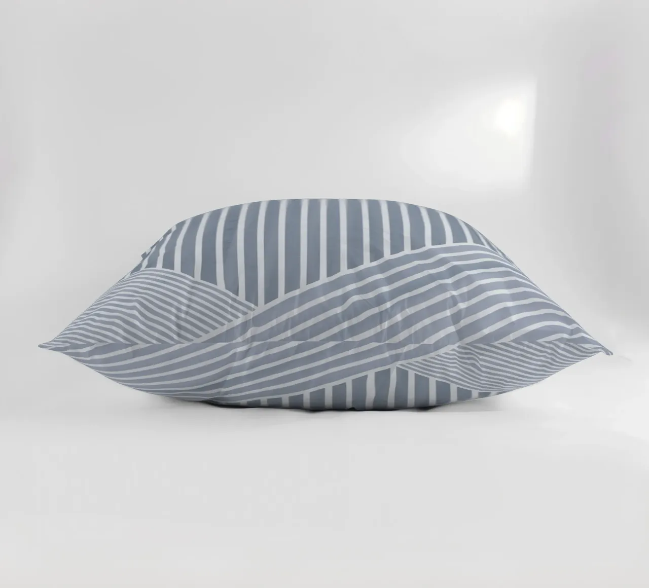 Geometrico a righe bianche e azzurre cuscino da Melloi Art Print