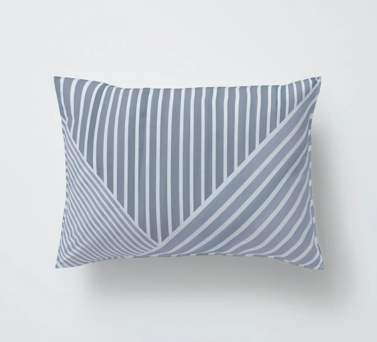 Geometrisch Hellblau und Weiß gestreift Kissen von Melloi Art Print