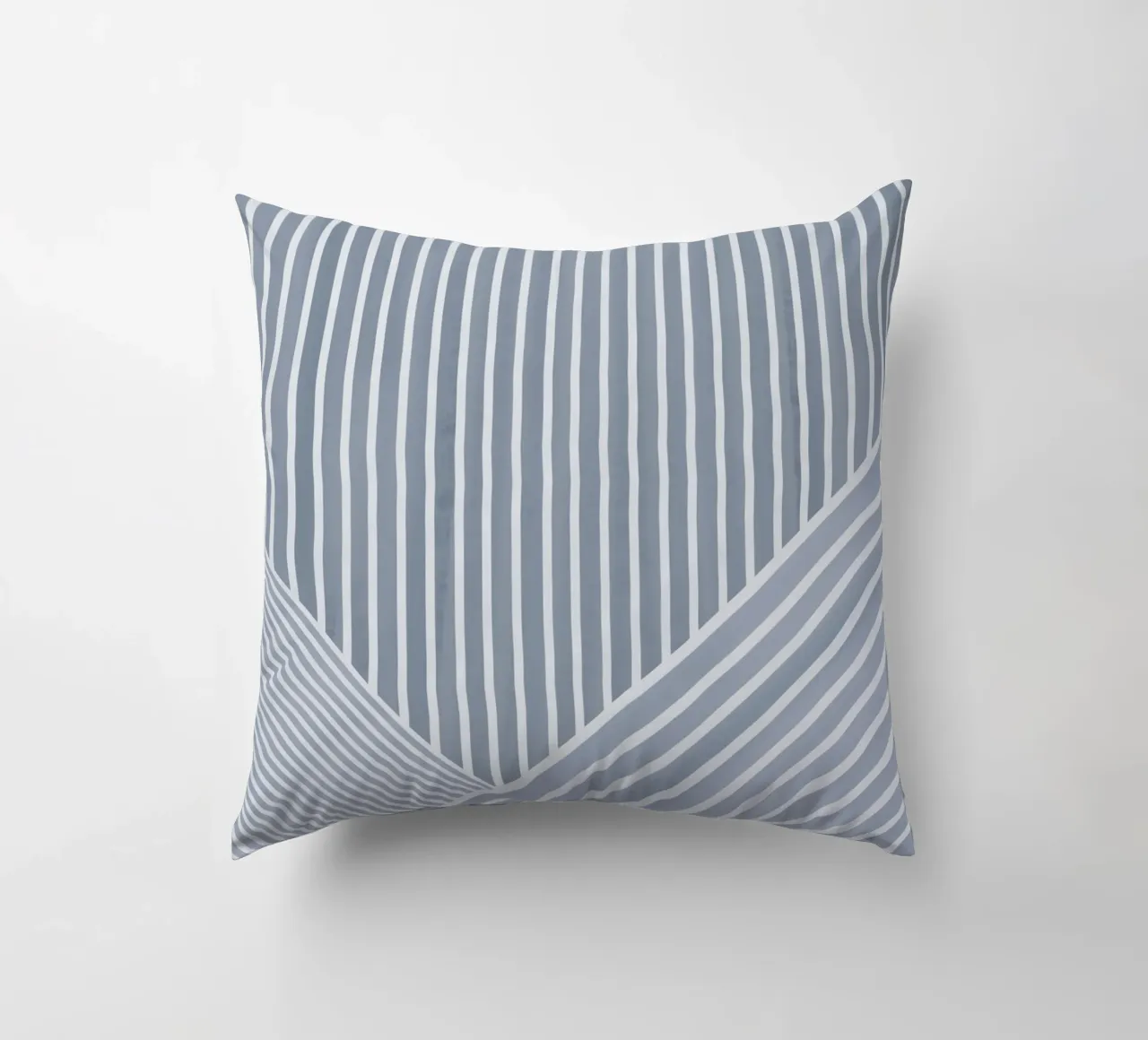 Geometrisch Hellblau und Weiß gestreift Kissen von Melloi Art Print