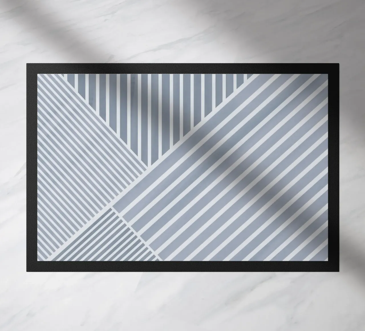 Geometrico a righe bianche e azzurre zerbino da Melloi Art Print