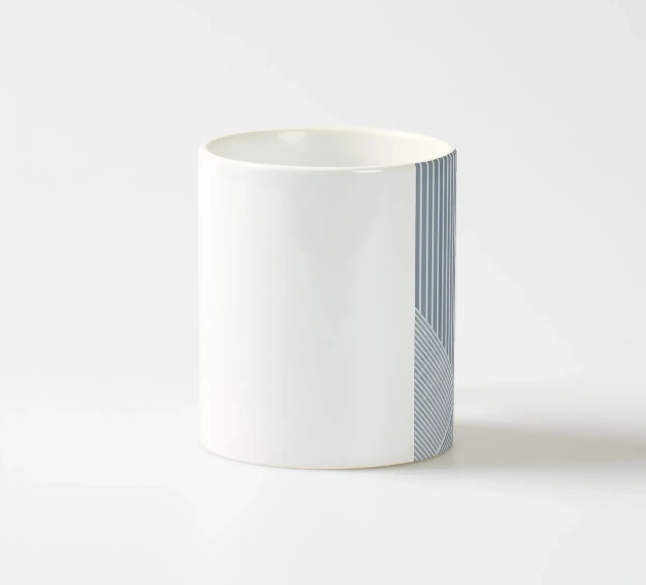 Rayures géométriques bleu clair et blanc mug en céramique de Melloi Art Print