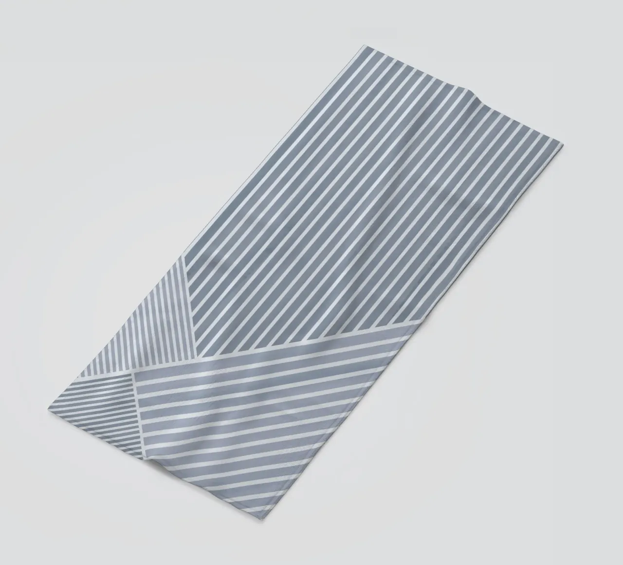 Geometrisch Hellblau und Weiß gestreift Strandtuch von Melloi Art Print