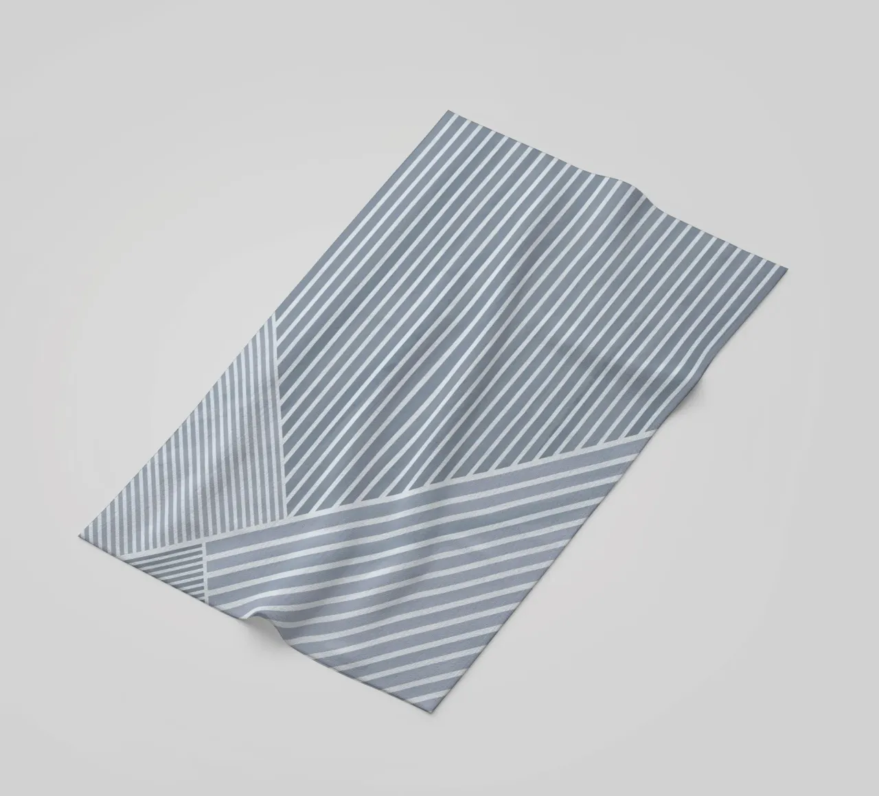Geometrisch Hellblau und Weiß gestreift Strandtuch von Melloi Art Print