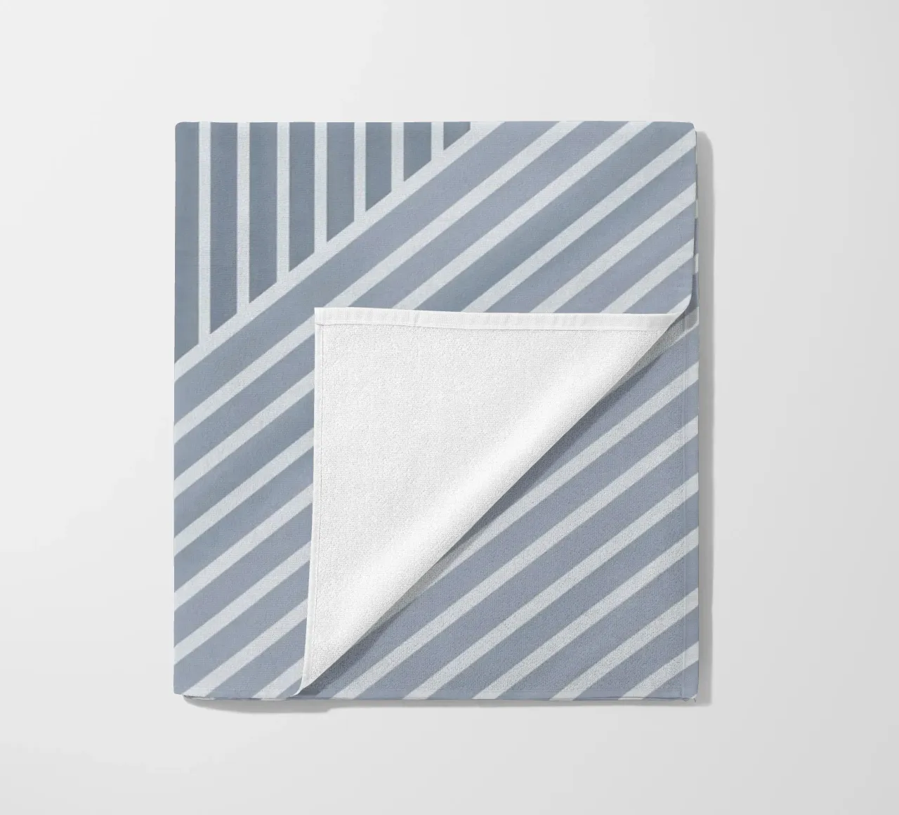 Geometrico a righe bianche e azzurre telo mare da Melloi Art Print