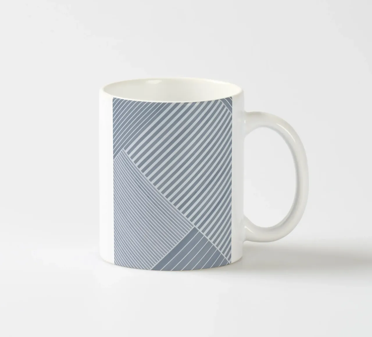 Azzurro e bianco a strisce tazza in ceramica da Melloi Art Print
