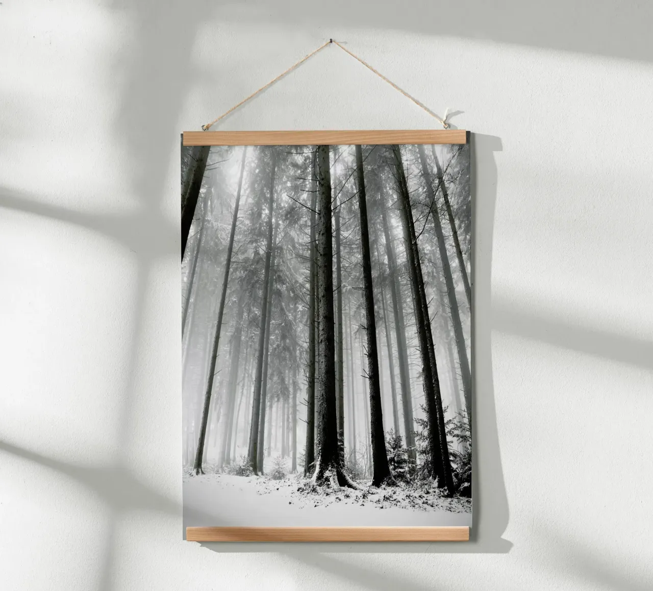 Nur Die Wälder Wissen Warum poster con telaio in plastica da Håggard Photography | Ronny Behnert