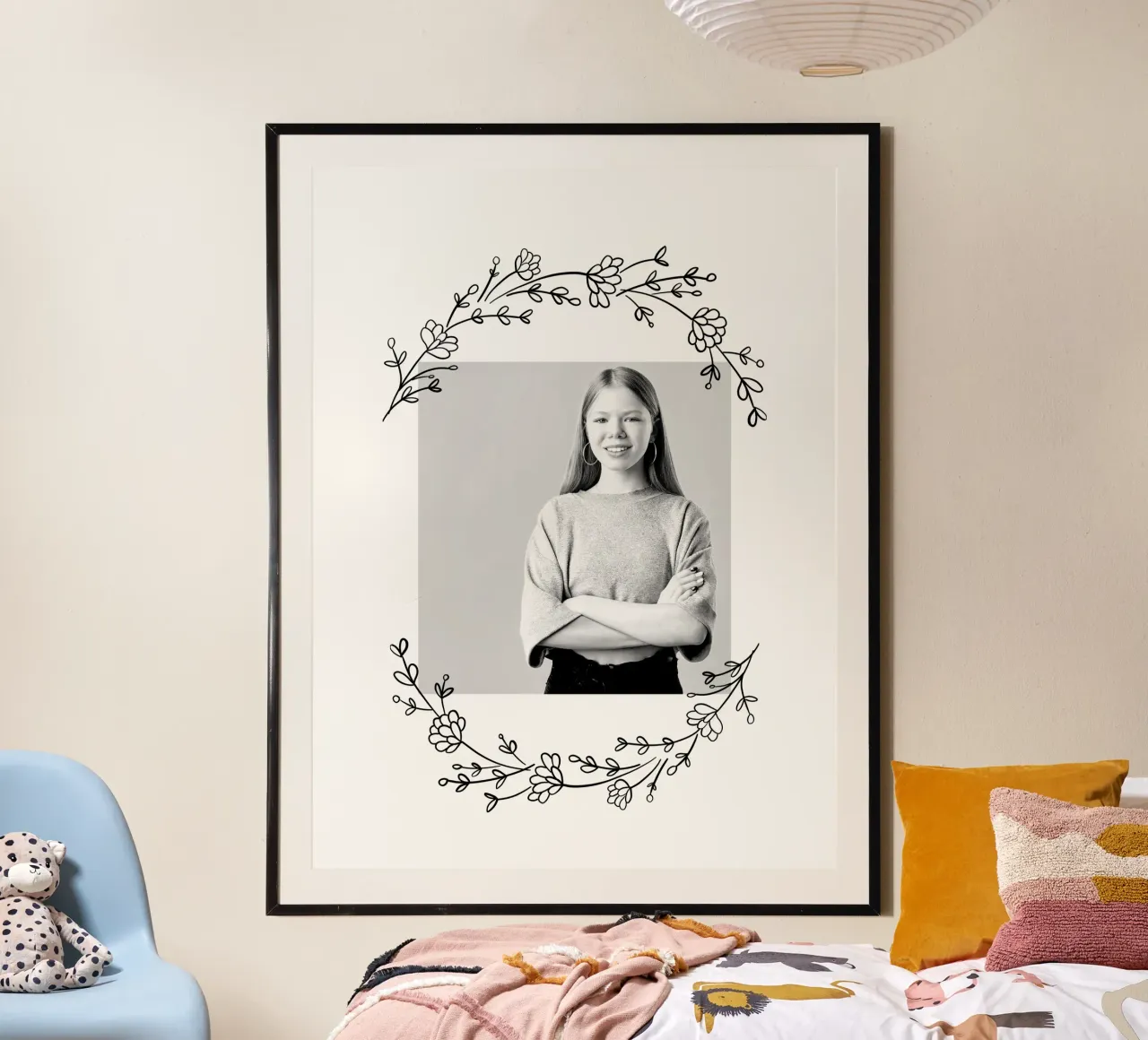 Eigenes Portrait mit Blumen poster con telaio in legno da WORTSPIEL