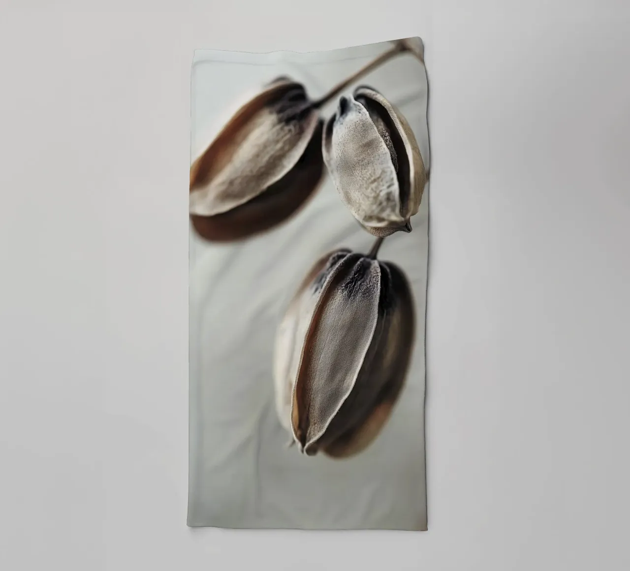 Dry Flower Detail No 18 asciugamano da bagno da treechild
