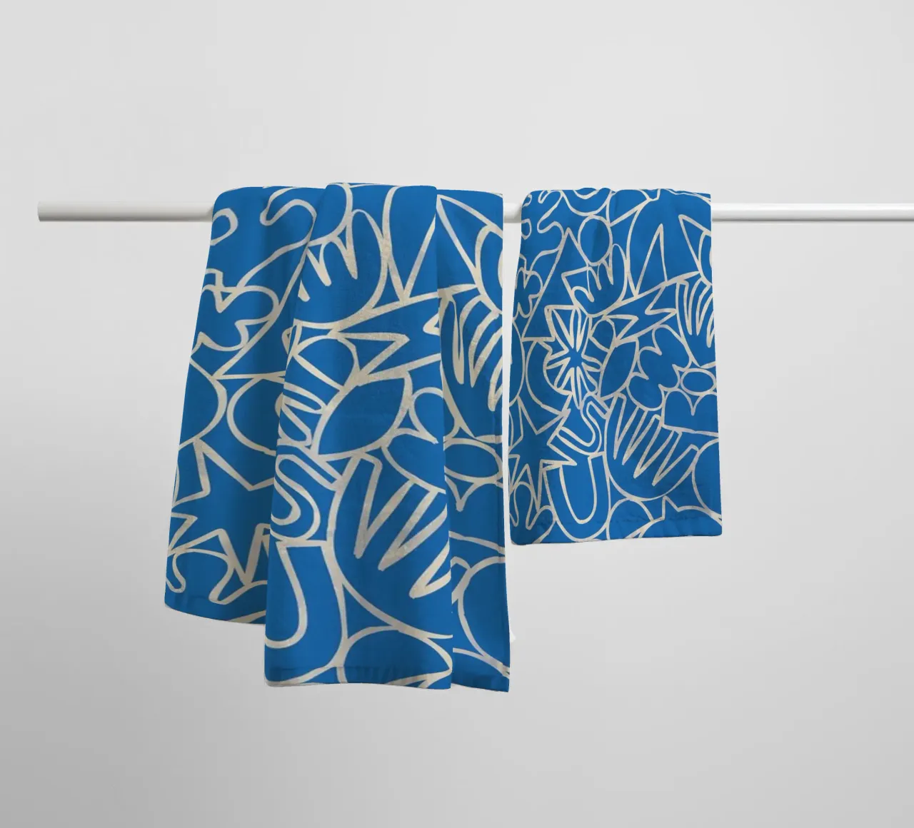 Dancing Shapes (Blue) asciugamano da bagno da treechild