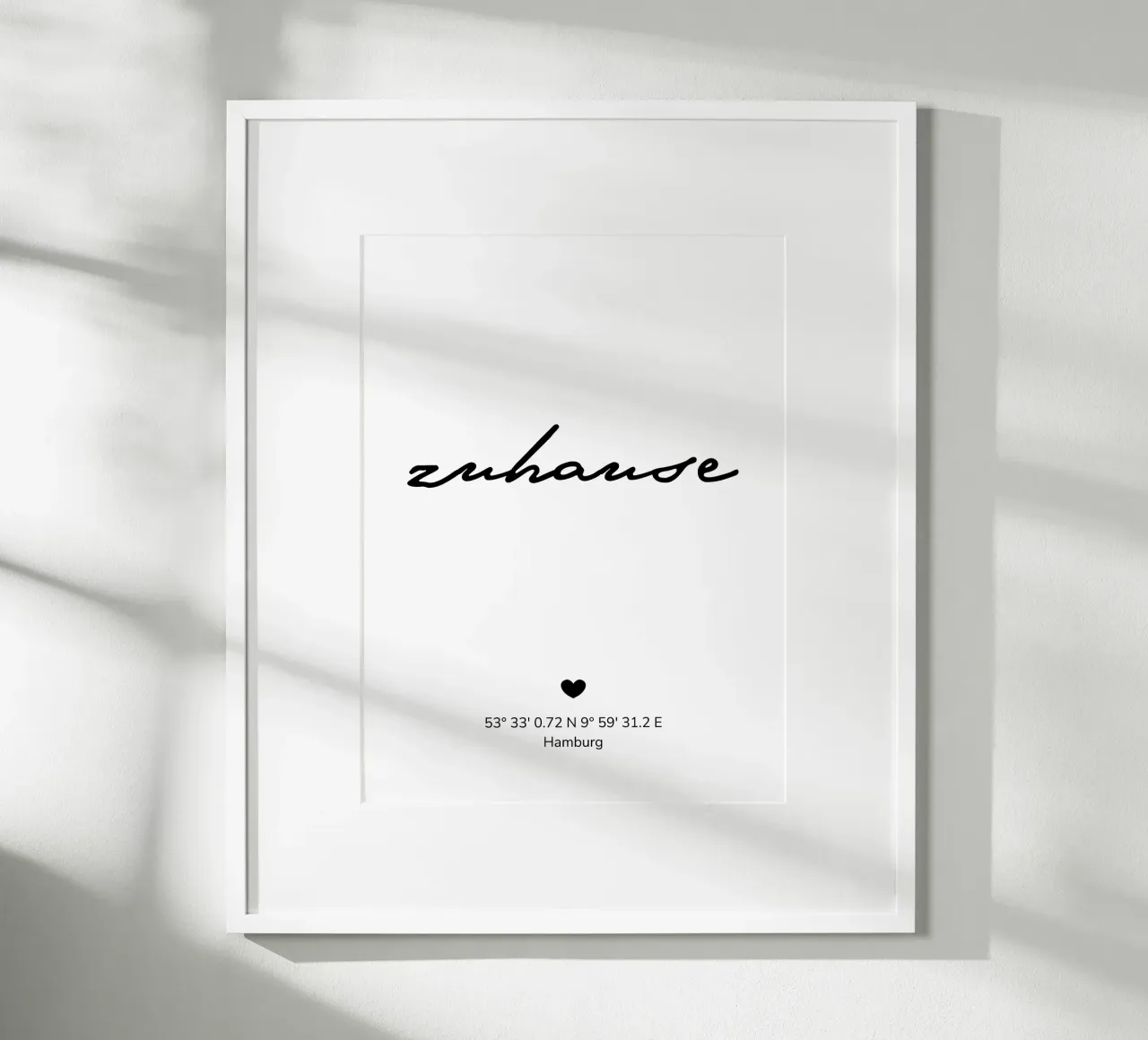 Zuhause mit Koordinaten poster con telaio in legno da WORTSPIEL