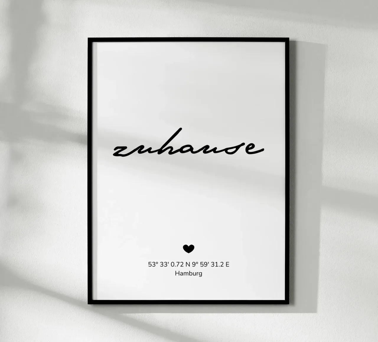 Zuhause mit Koordinaten poster con telaio in legno da WORTSPIEL
