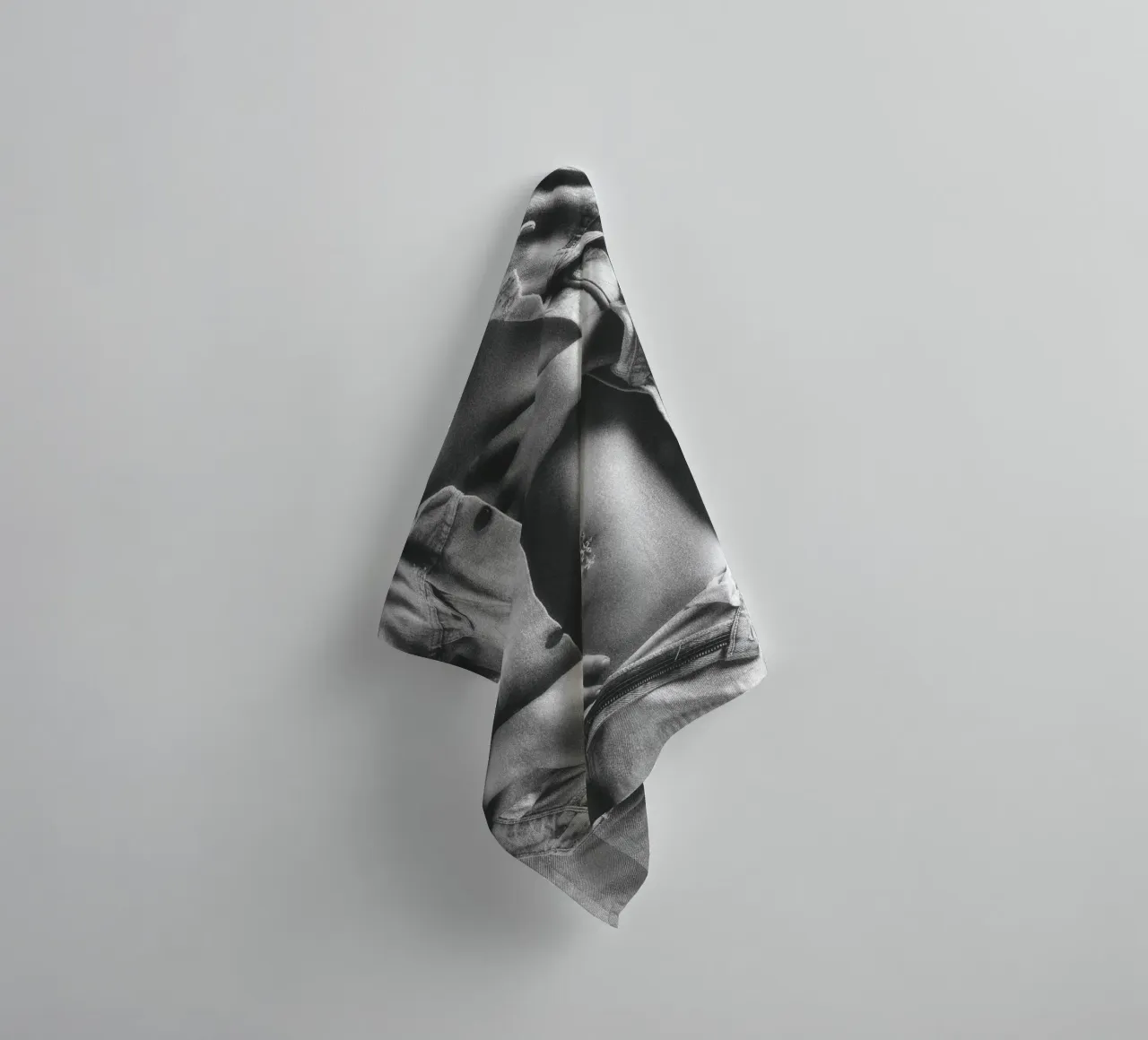 Gekleidet in Denim Mono Handtuch von Dave Hare Photography